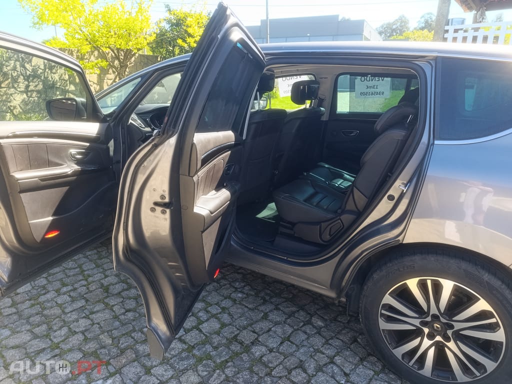 Renault Espace Initial Paris