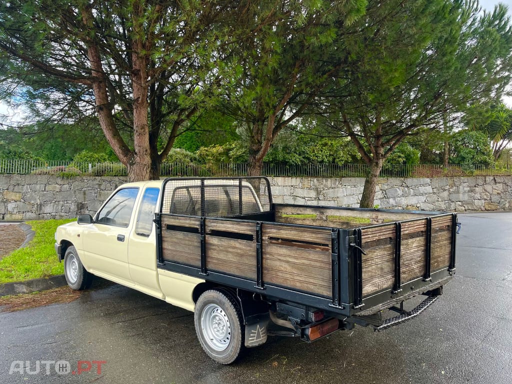 Toyota Hilux 2.4 D LN105L