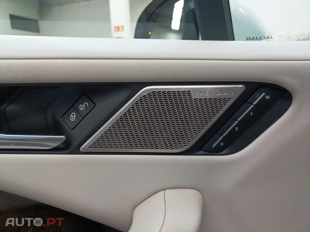 Jaguar I-Pace EV400 AWD SE