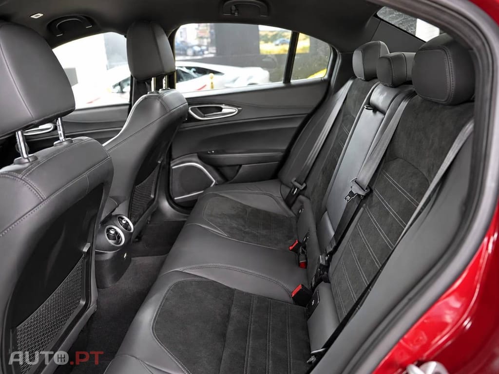 Alfa Romeo Giulia 2.9 Bi-Turbo Quadrifoglio AT8