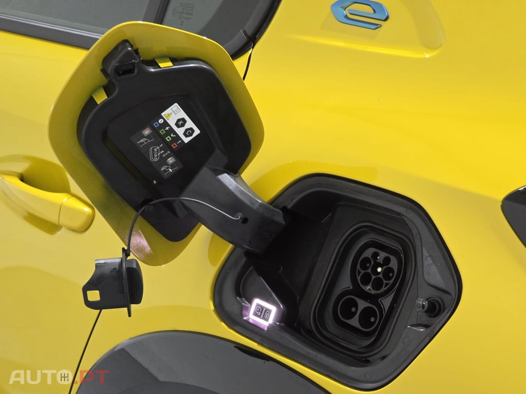 Peugeot E-208 50 kWh Active