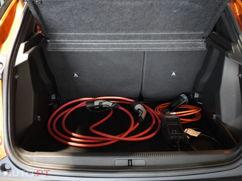 Peugeot E-2008 50 kWh Active