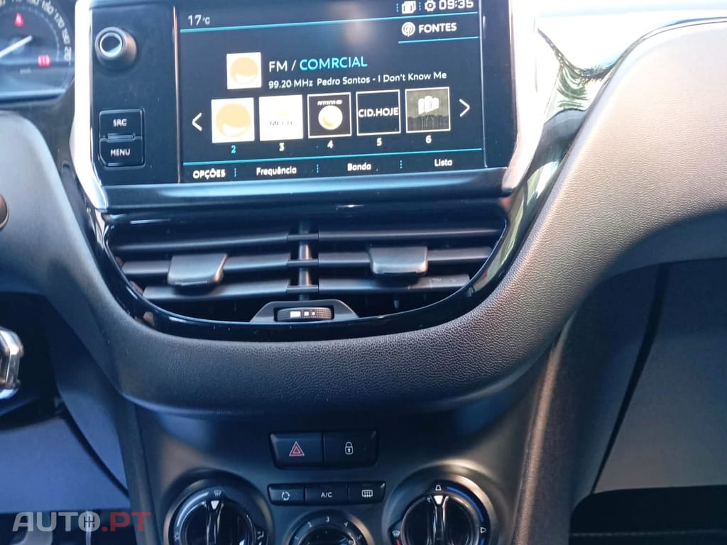 Peugeot 208 1.2 PureTech Signature 82 cv–Nacional