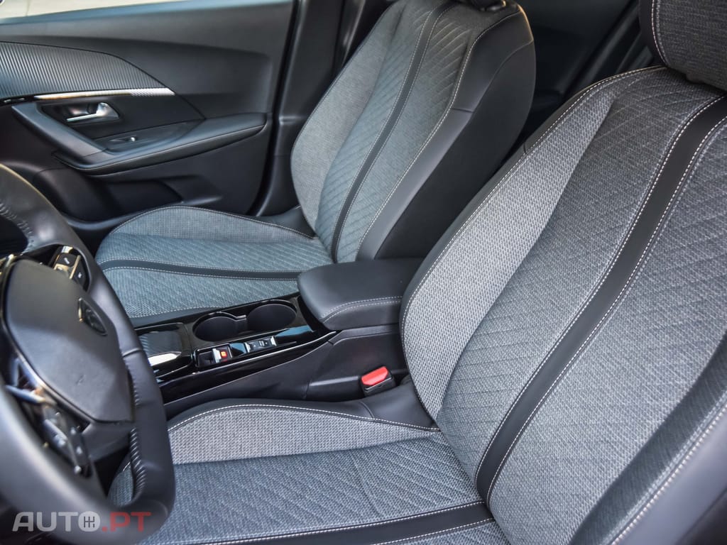 Peugeot 2008 1.2 Hybrid Allure e-DCS6