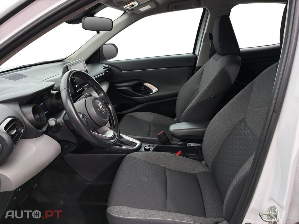 Toyota Yaris Cross 1.5 HDF Dynamic Business + beyond Zero Academy