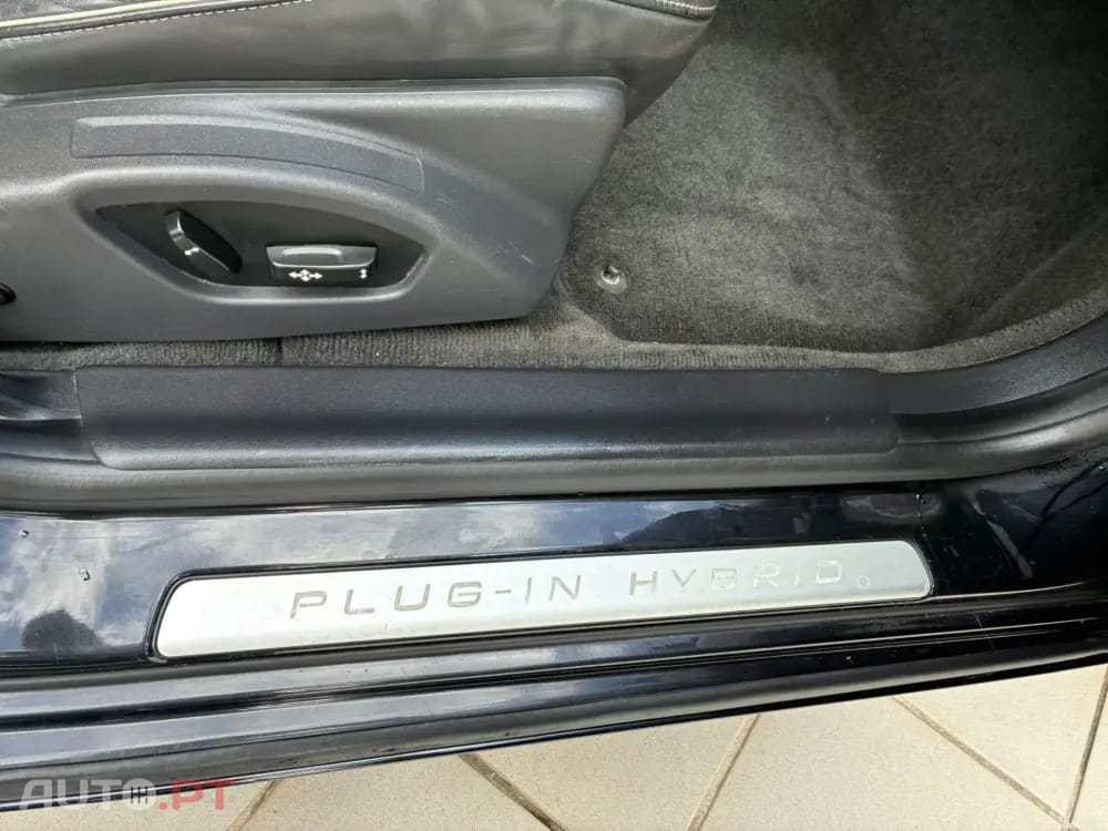 Volvo V60 2.4 D6 R-Design Momentum AWD Phev