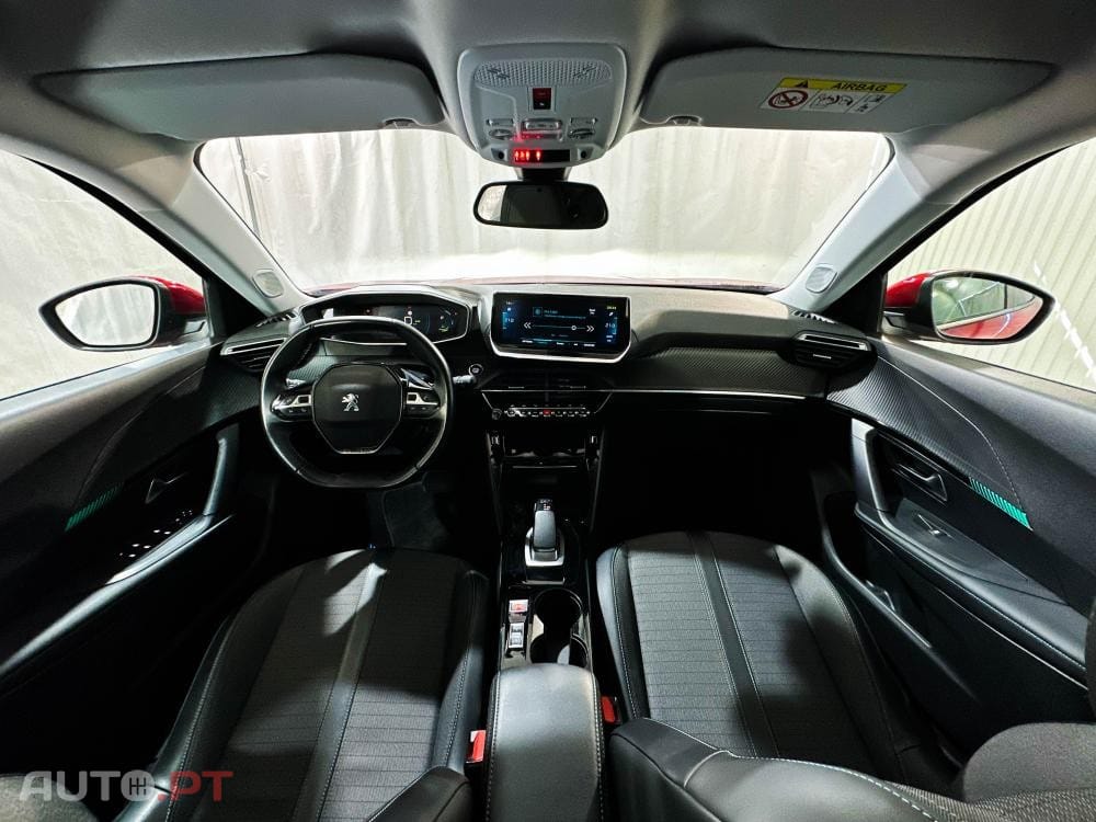 Peugeot E-2008 50 kWh Allure Pack