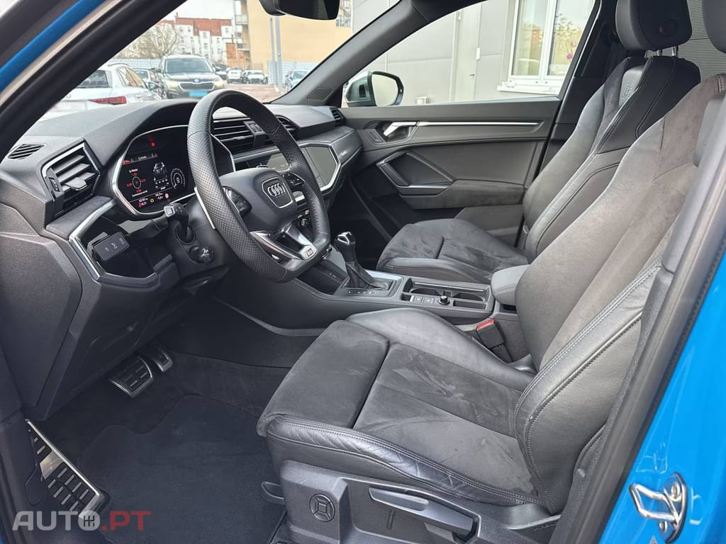 Audi RSQ3 quattro Matrix