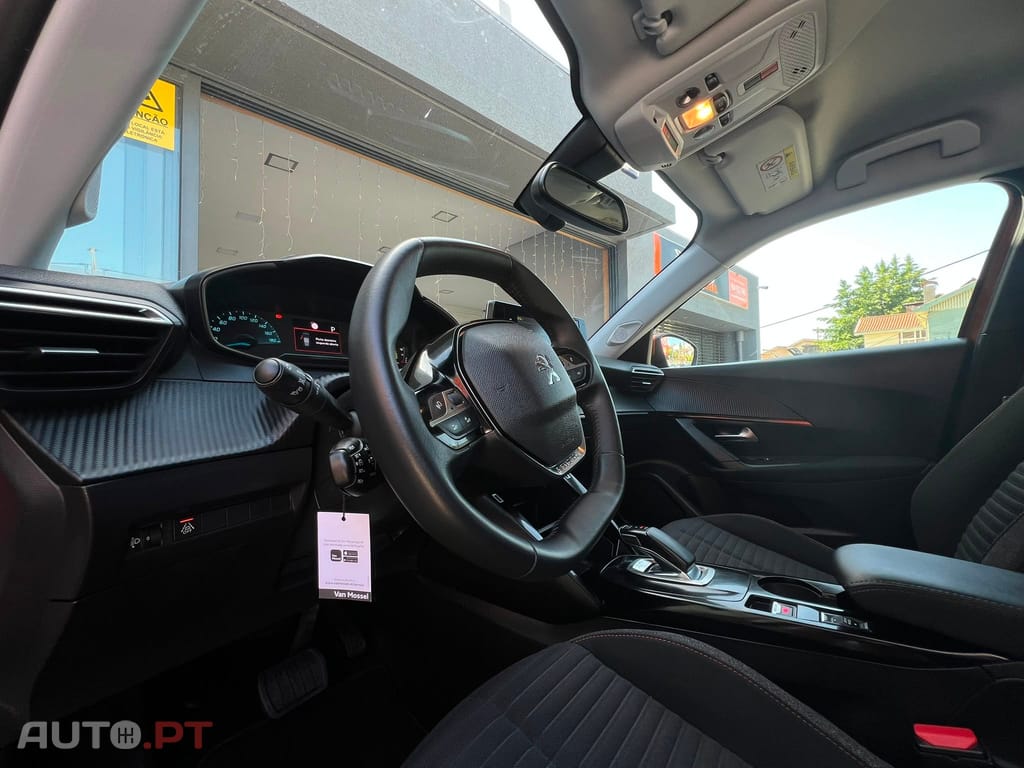 Peugeot E-2008 50 kWh Active Pack