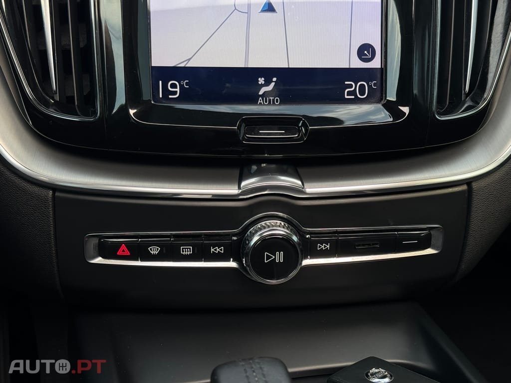 Volvo XC60 2.0 T8 PHEV Momentum Plus AWD