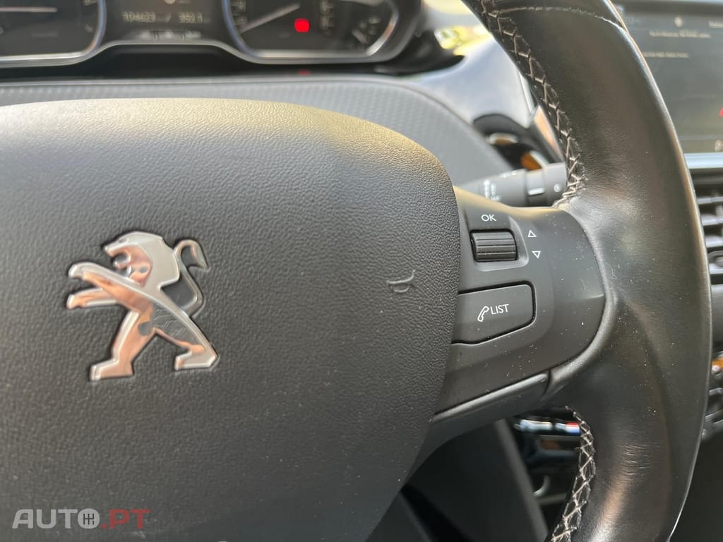 Peugeot 2008  1.2 PureTech Allure CROSSWAY