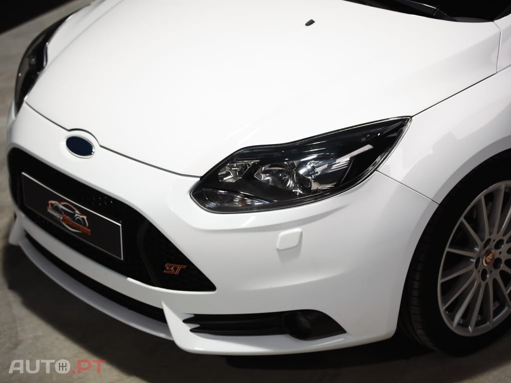 Ford Focus 2.0 EcoBoost ST c/ Pack Pele Desportiva