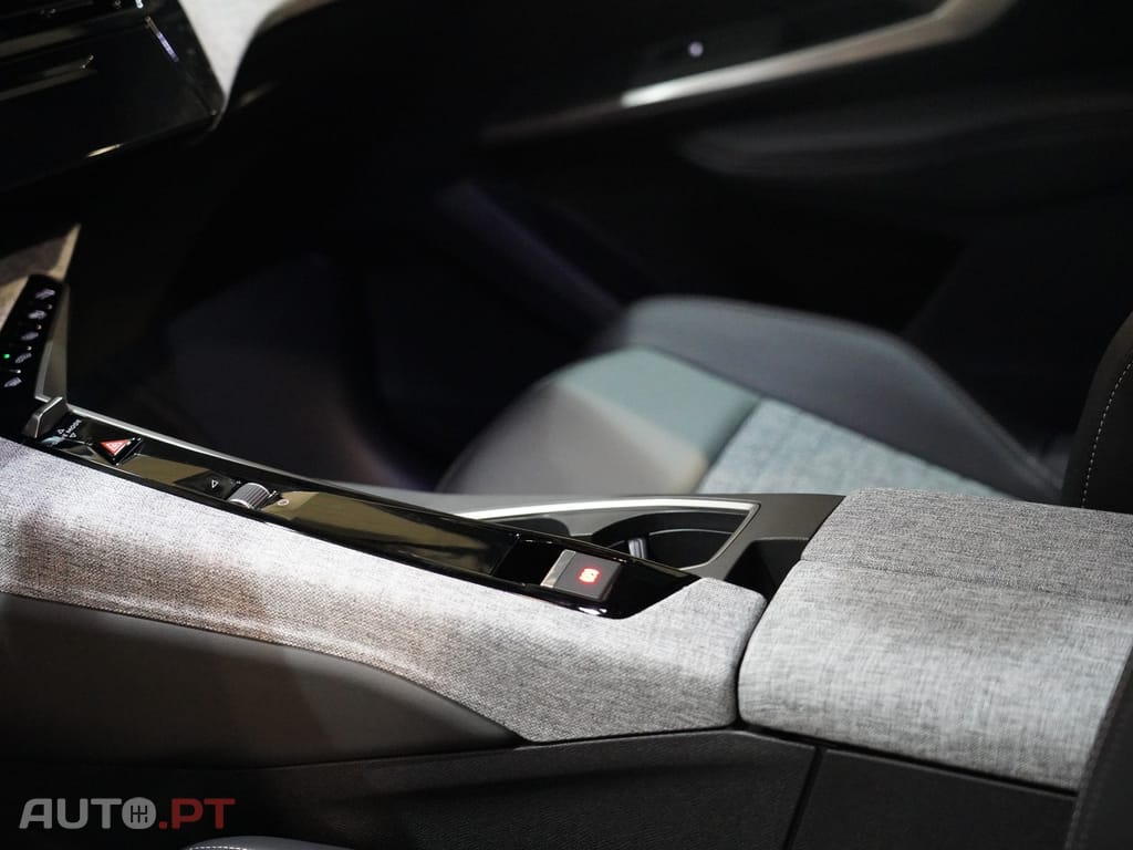 Peugeot 3008 1.2 Hybrid Allure e-DCS6