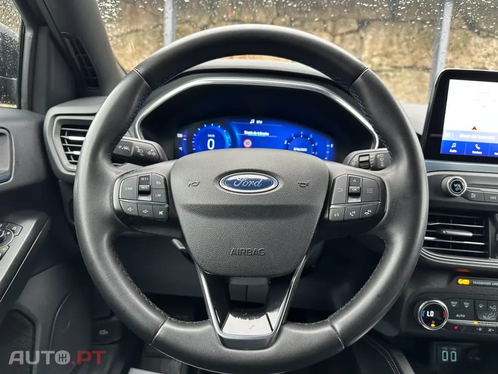 Ford Focus SW 1.0 EcoBoost Active Aut. — fotografia 17
