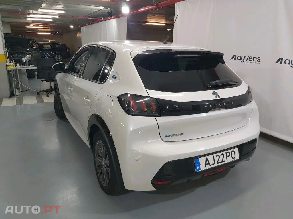 Peugeot E-208 50 kWh Allure