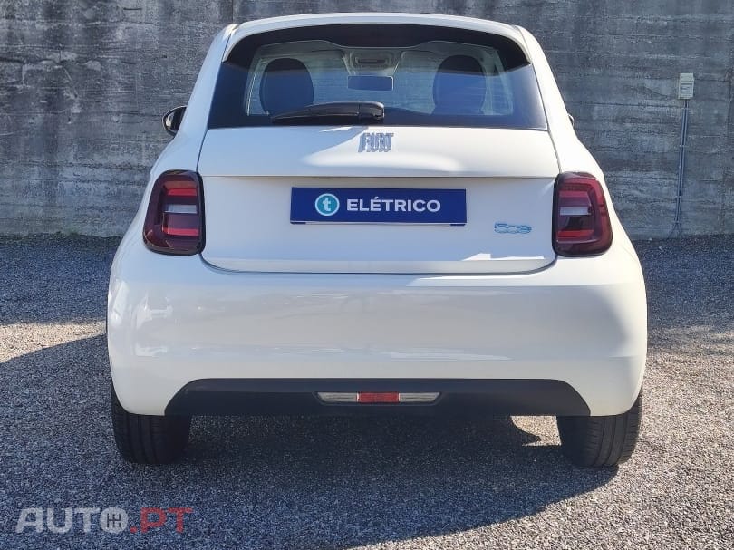 Fiat 500e Action