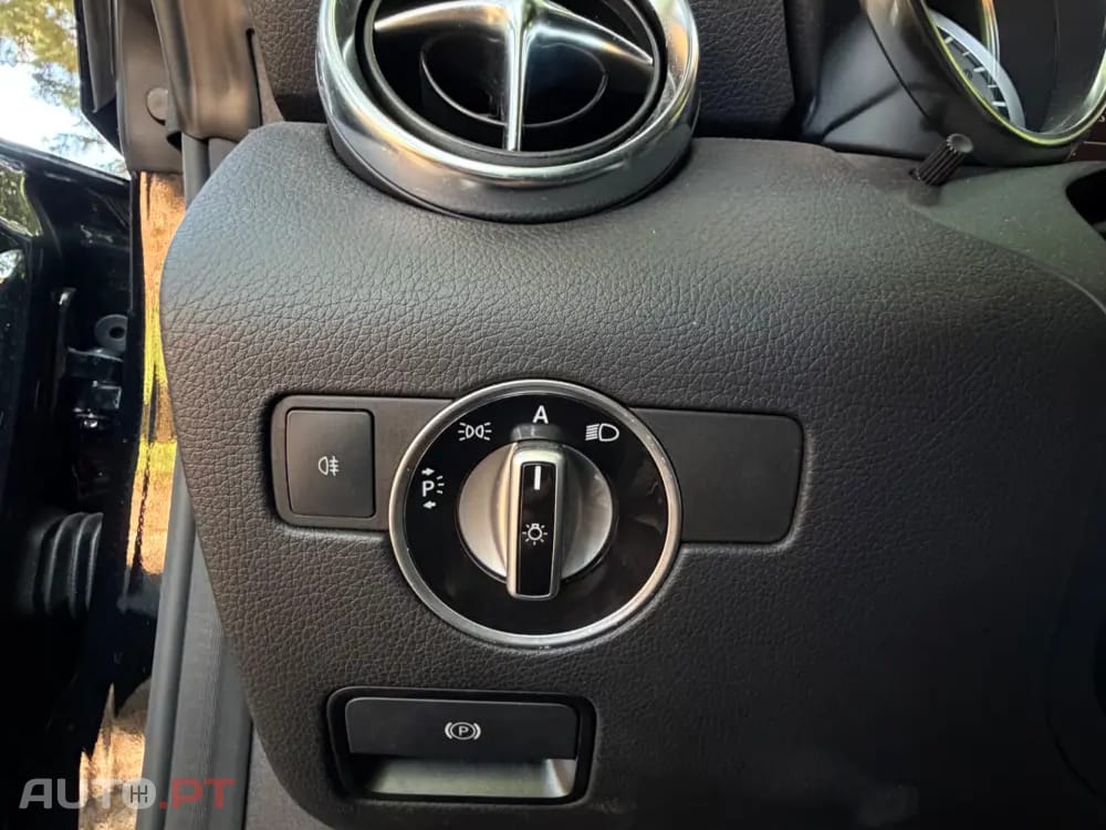 Mercedes-Benz SLK 200 Outro