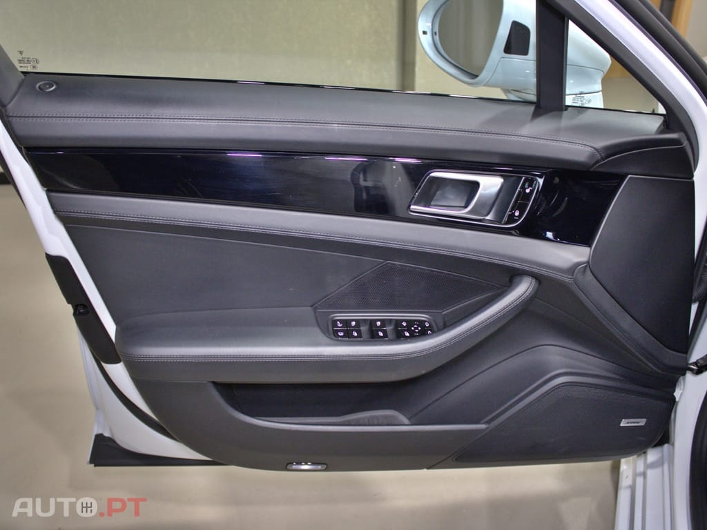 Porsche Panamera 4 E-Hybrid