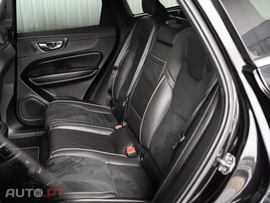 Volvo XC60 2.0 T8 PHEV R-Design AWD