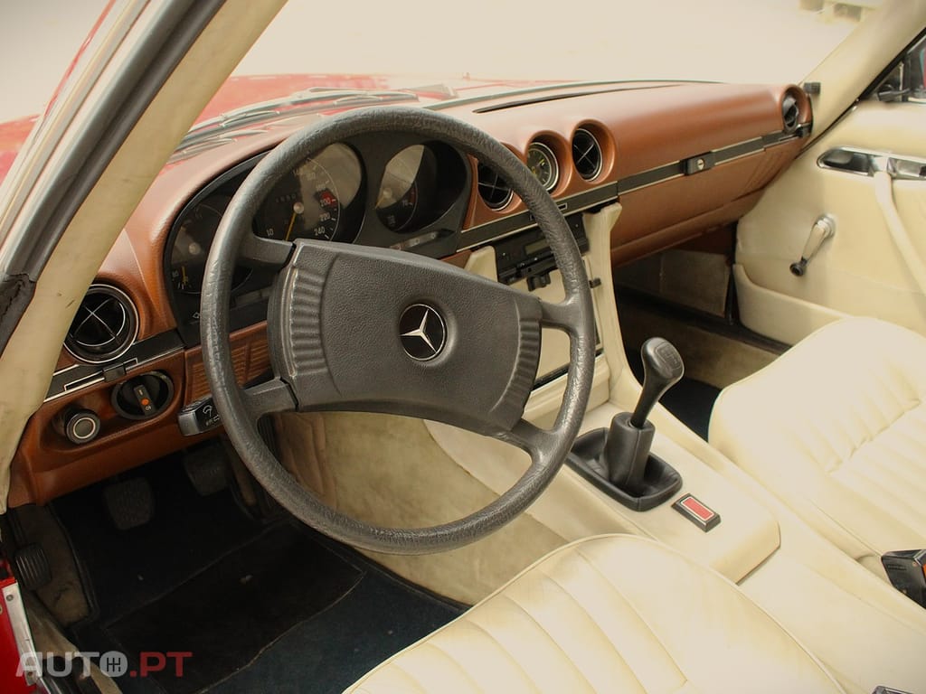 Mercedes-Benz SL 350 R107