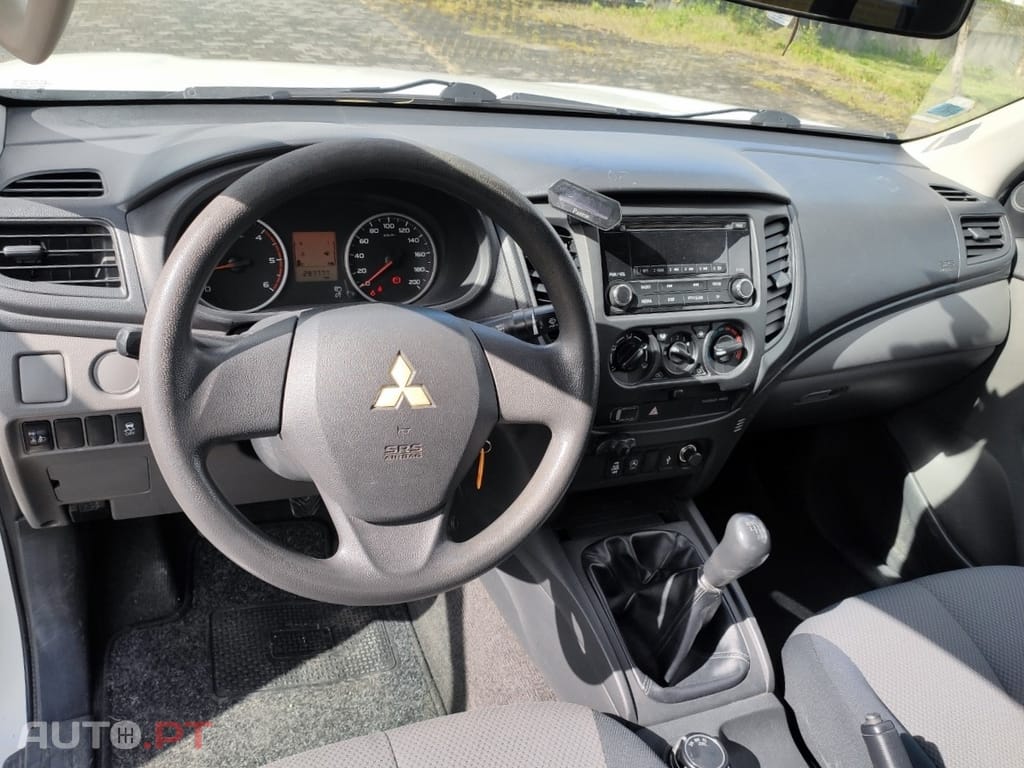 Mitsubishi L200 2.4 DI-D CD Invite Space Cab 3L 4WD
