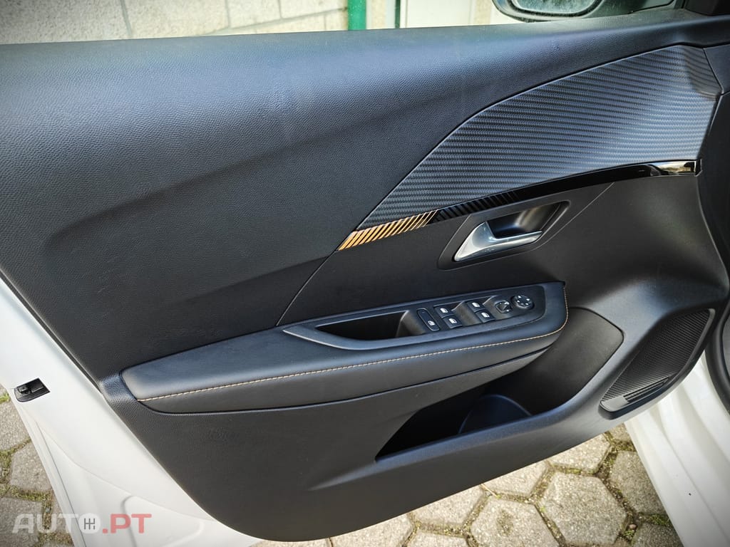 Peugeot 208 PureTech 100 Allure Pack