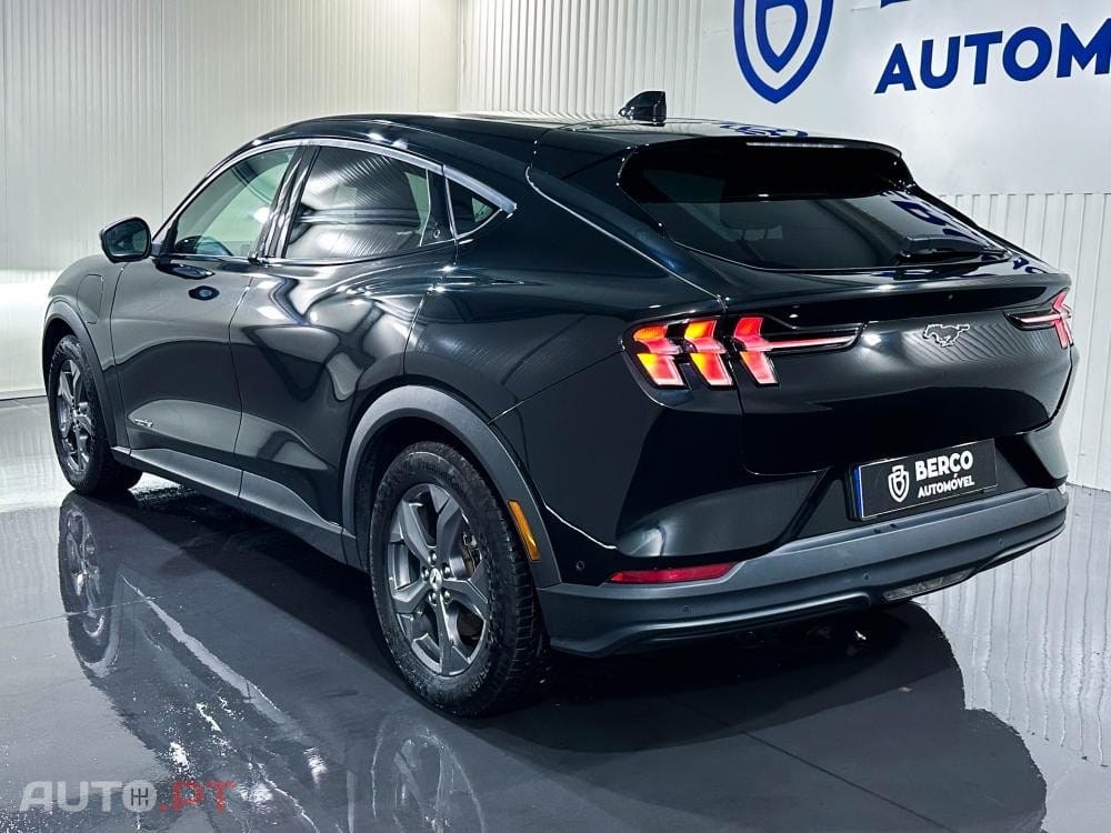 Ford Mustang Mach-E 75.7 kWh Base
