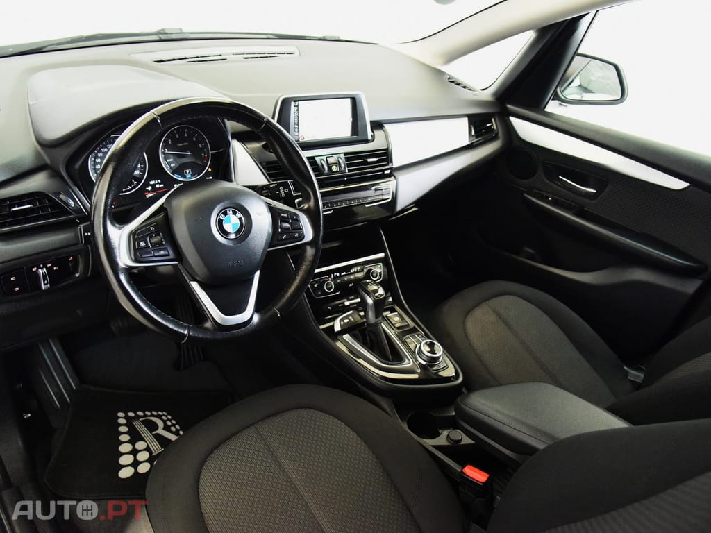 BMW 225 PLUG-IN