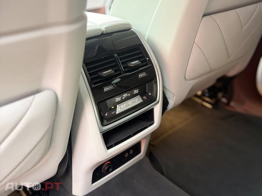 BMW XM BASE
