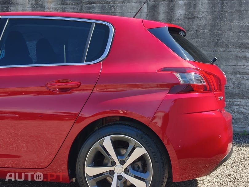 Peugeot 308 1.2 PureTech Allure J17 — fotografia 9