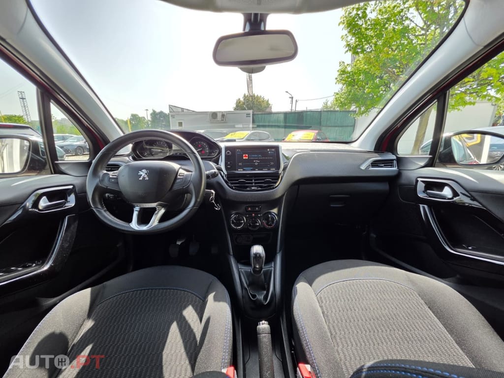 Peugeot 208 1.2 PureTech Signature