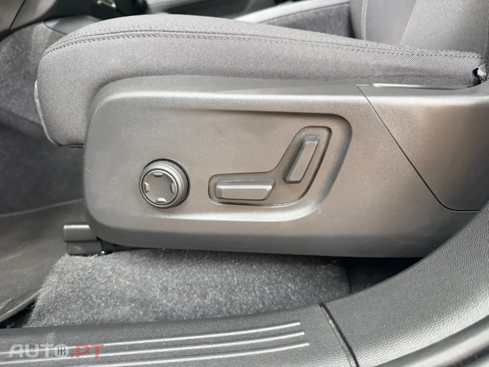 Volvo C40 Recharge Twin Motor Core