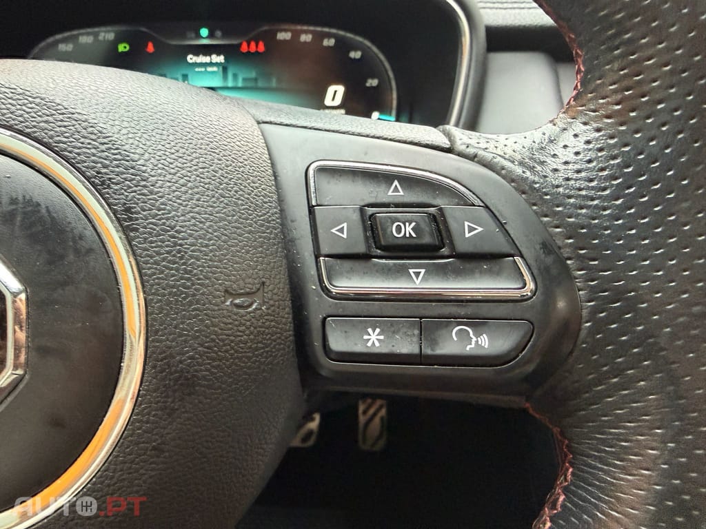 MG EHS PHEV Hybrid Luxury
