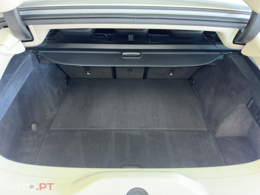 BMW 330 e Corporate Edition Auto — fotografia 32