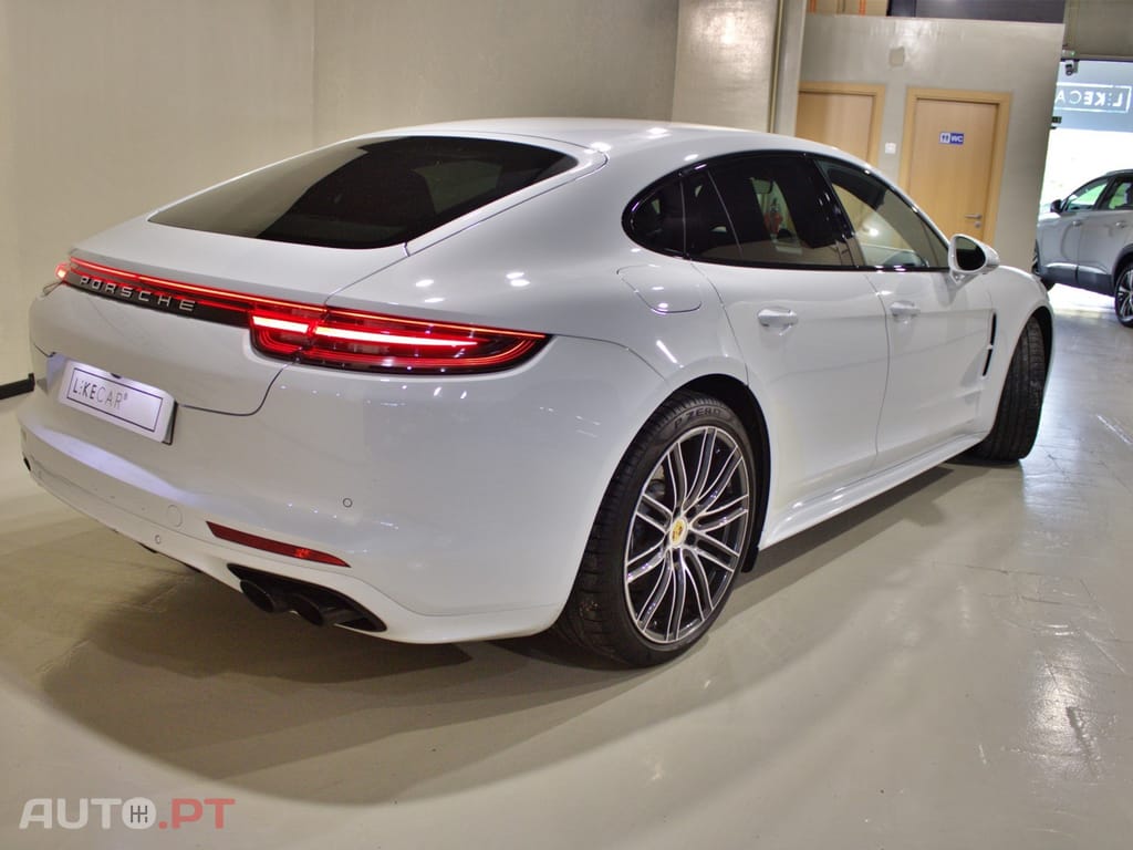 Porsche Panamera 4 E-Hybrid