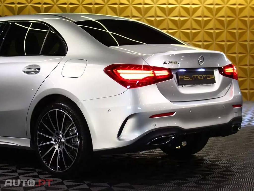 Mercedes-Benz A 250 e AMG Line