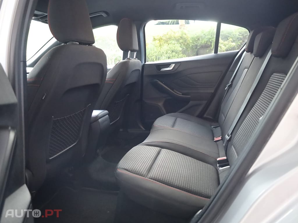 Ford Focus 1.0 EcoBoost MHEV ST-Line Aut — fotografia 18