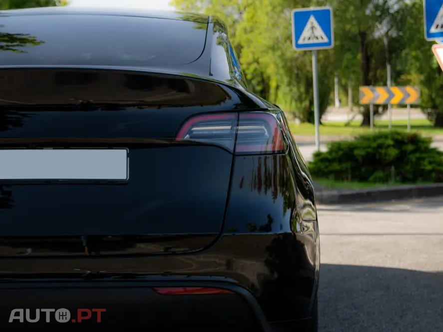 Tesla Model Y RWD — fotografia 58