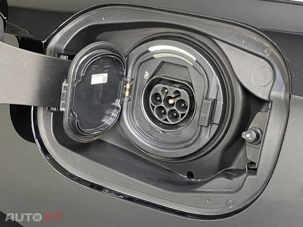 Mercedes-Benz E 300 e Avantgarde