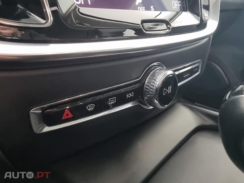 Volvo V60 2.0 T4 Momentum Plus