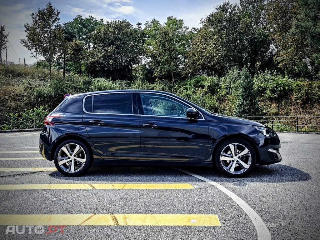 Peugeot 308 1.2 PureTech Allure Full LED