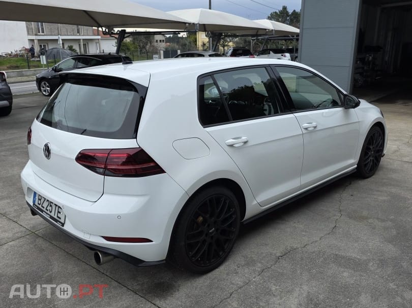 Volkswagen Golf 2.0 TSI GTI