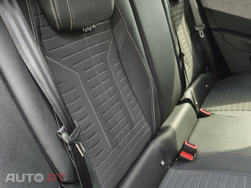 Peugeot 3008 1.2 Hybrid Allure e-DCS6