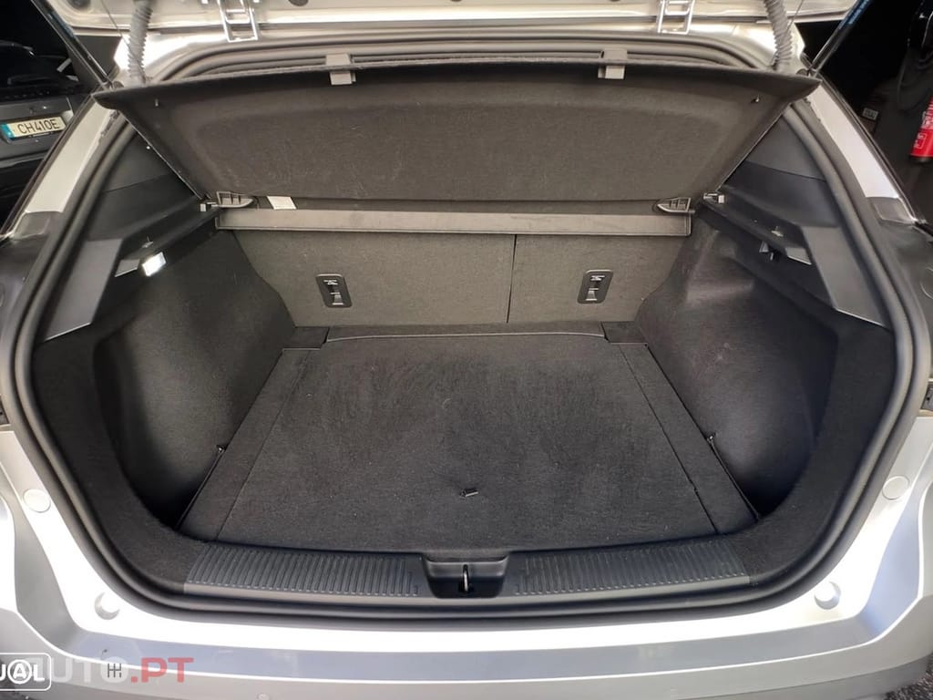 MG MG4 77 kWh Extended Range Luxury