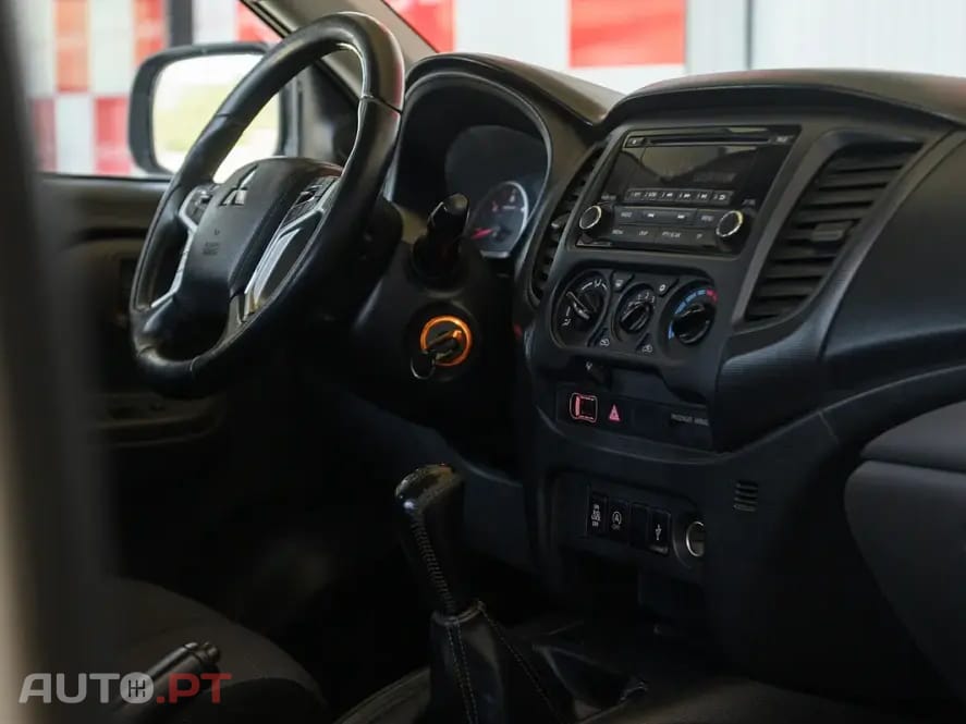 Mitsubishi L200 2.4 DI-D CD Invite 4WD