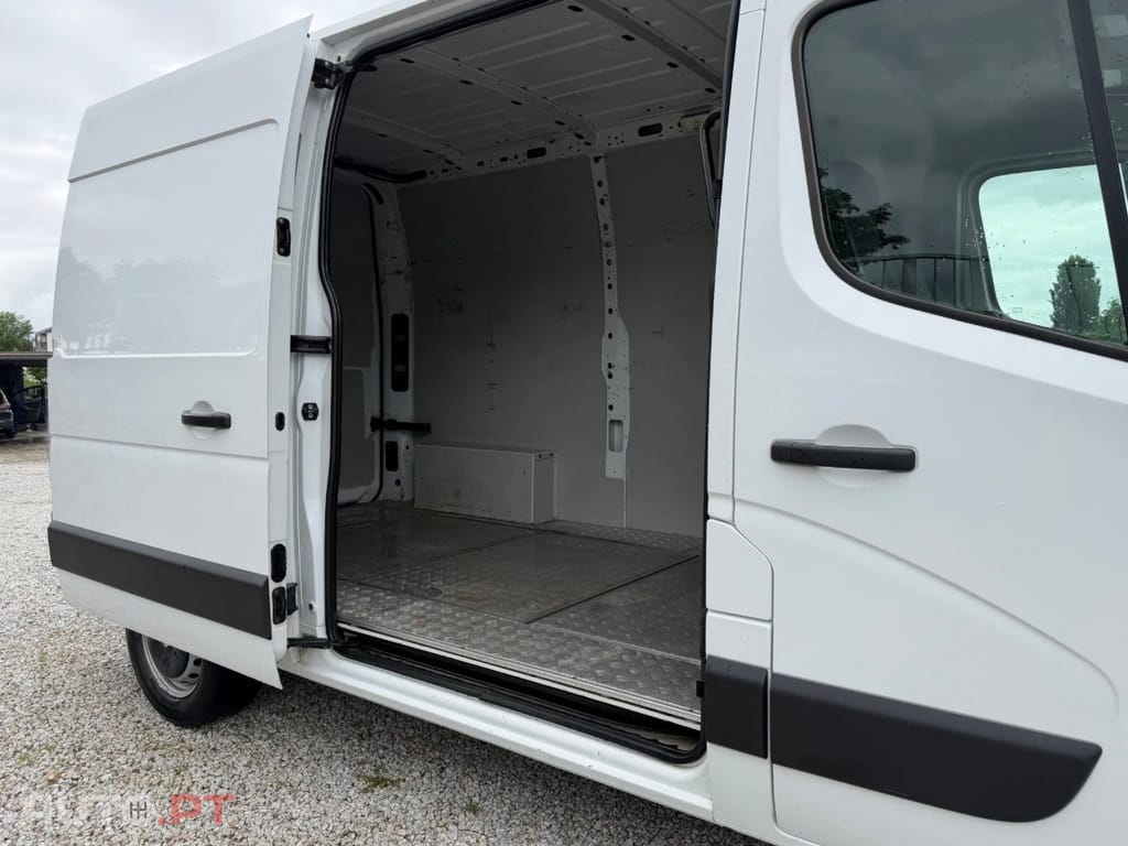 Renault Master 2.3dCI L2H2 3LUG Full Extras