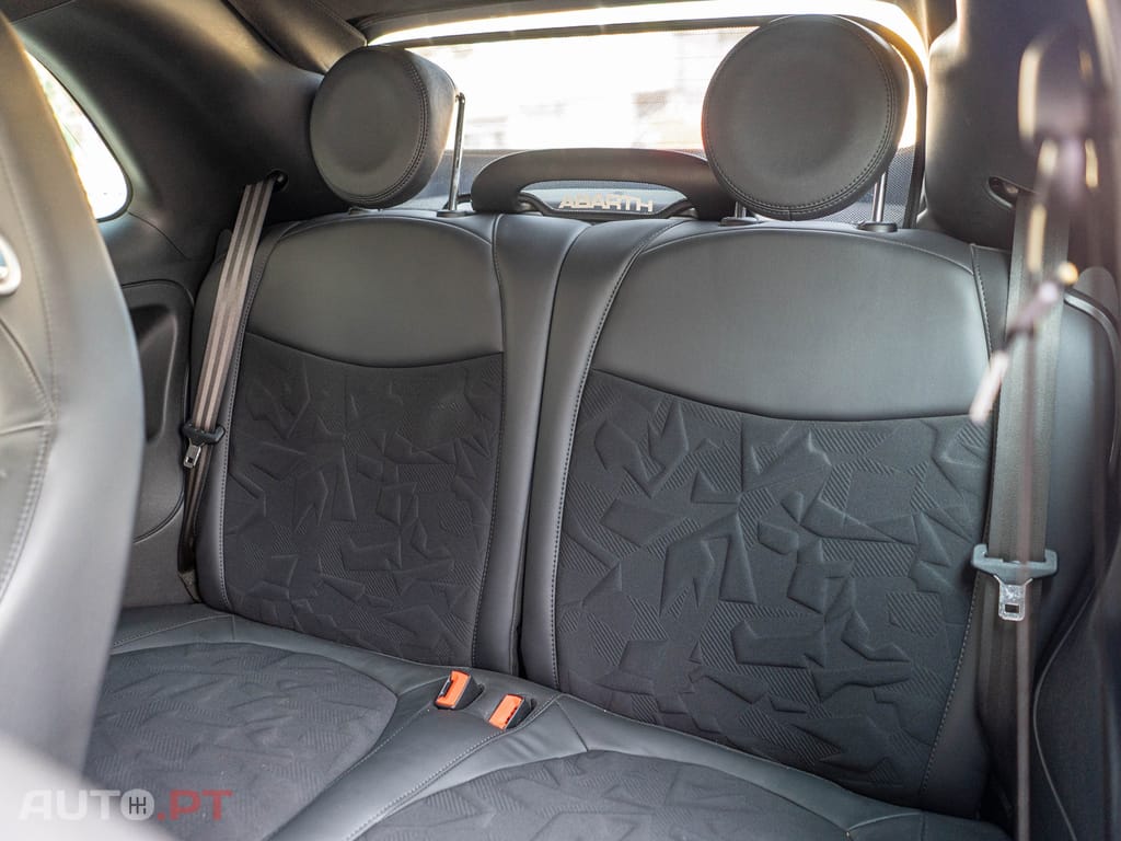 Abarth 595C 1.4 T-Jet Scorpioneoro
