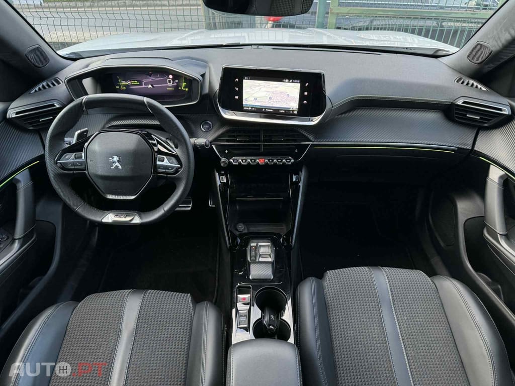 Peugeot 2008 1.2 PureTech GT EAT8
