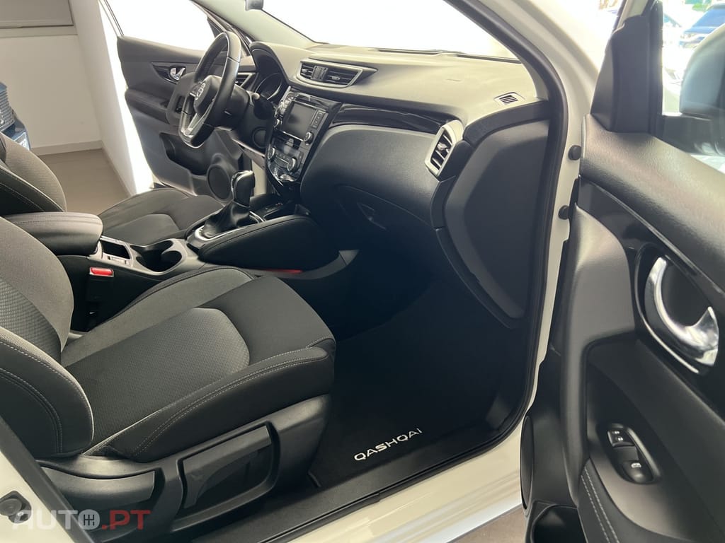 Nissan Qashqai 1.3 DIG-T N-Connecta J18 DCT