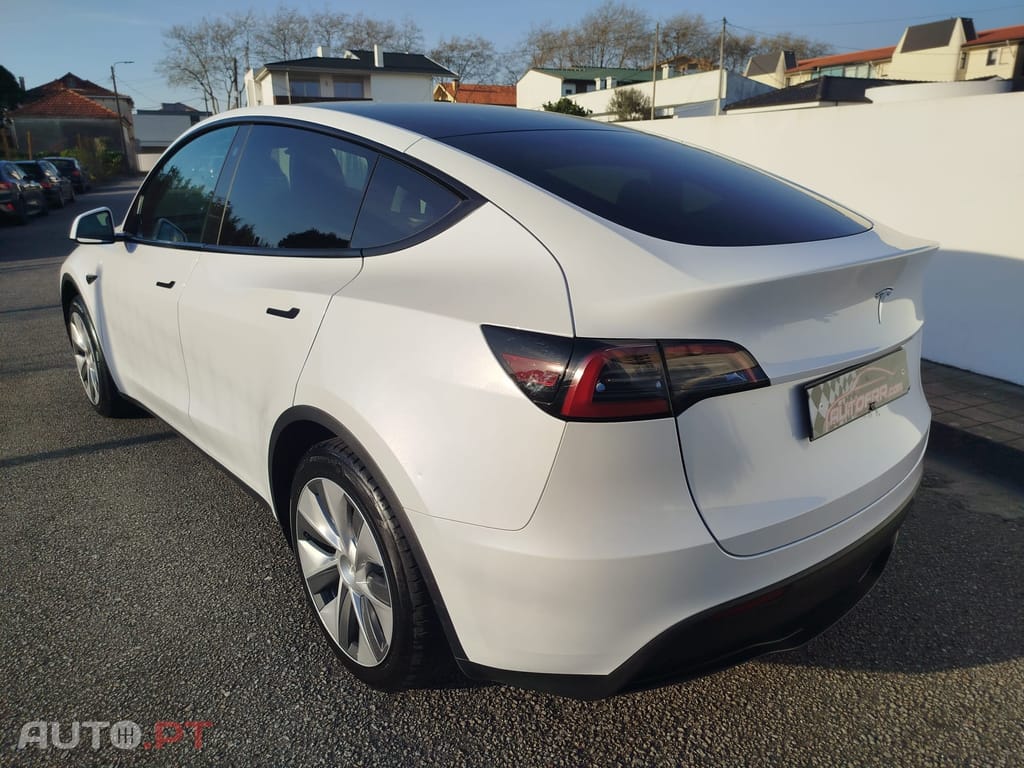 Tesla Model Y RWD